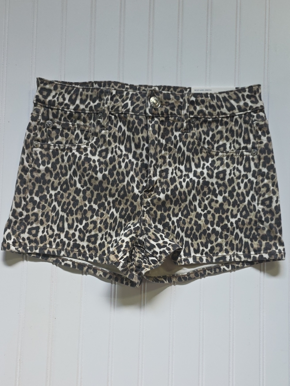 NWT American Eagle Leopard Print Next Level Stretch Shorts - Size 10